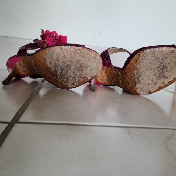 Betsey Johnson flower heels sz 8. Pink. - Picture 4 of 5